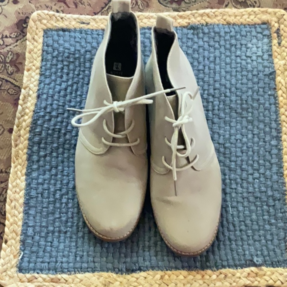 Shoes white mountain